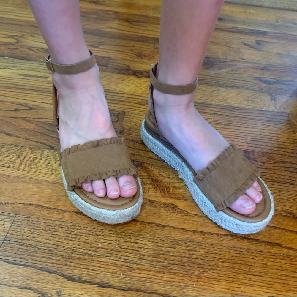 Pierre Dumas Strap Espadrilles Platform Summer Casual Wedges Sandals Shoes
Girls - Picture 3 of 16
